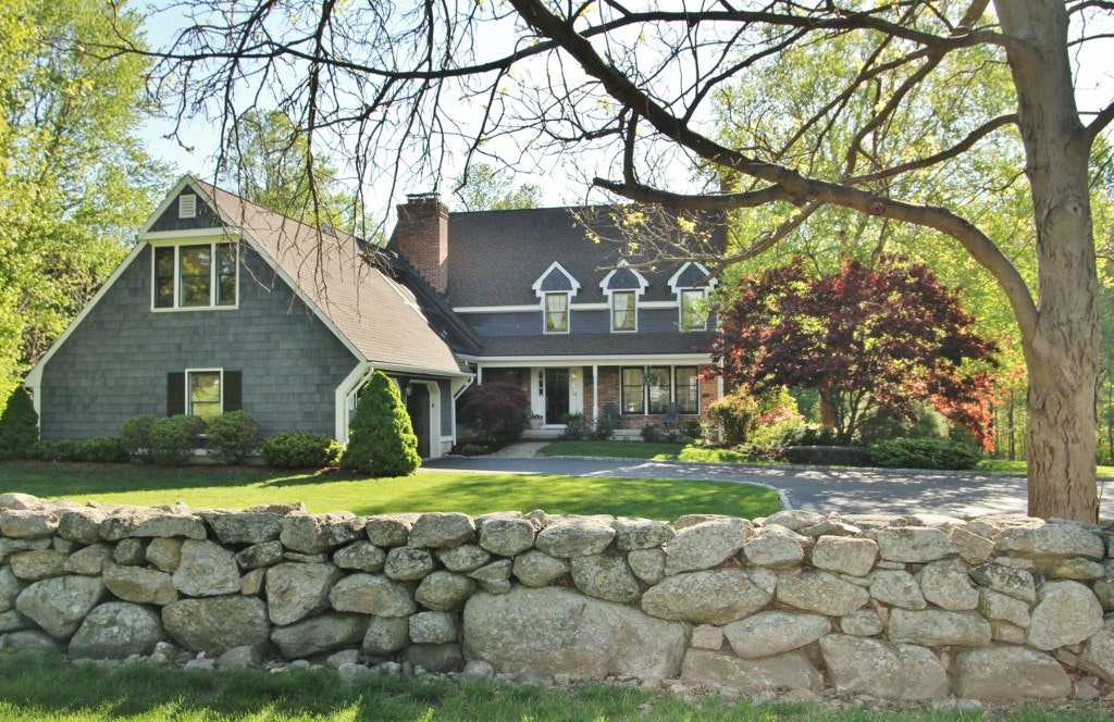 35 Davenport Farm Lane East, Stamford, CT 06903, Presented by Elayne